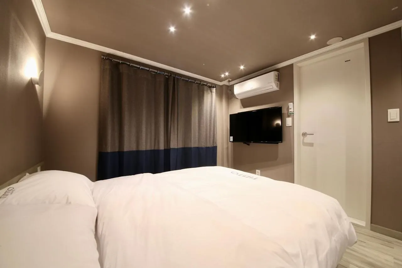 Tinto Hotel Busan 2*,